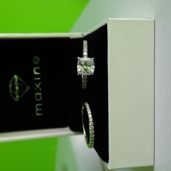 Maxine Dimaond Ring Set - size 7 - Picture 2 of 3
